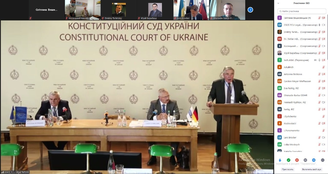 До Дня Конституції України студенти та викладачі Юридичного факультету Національного авіаційного університету провели ряд семінарів і зустрічей